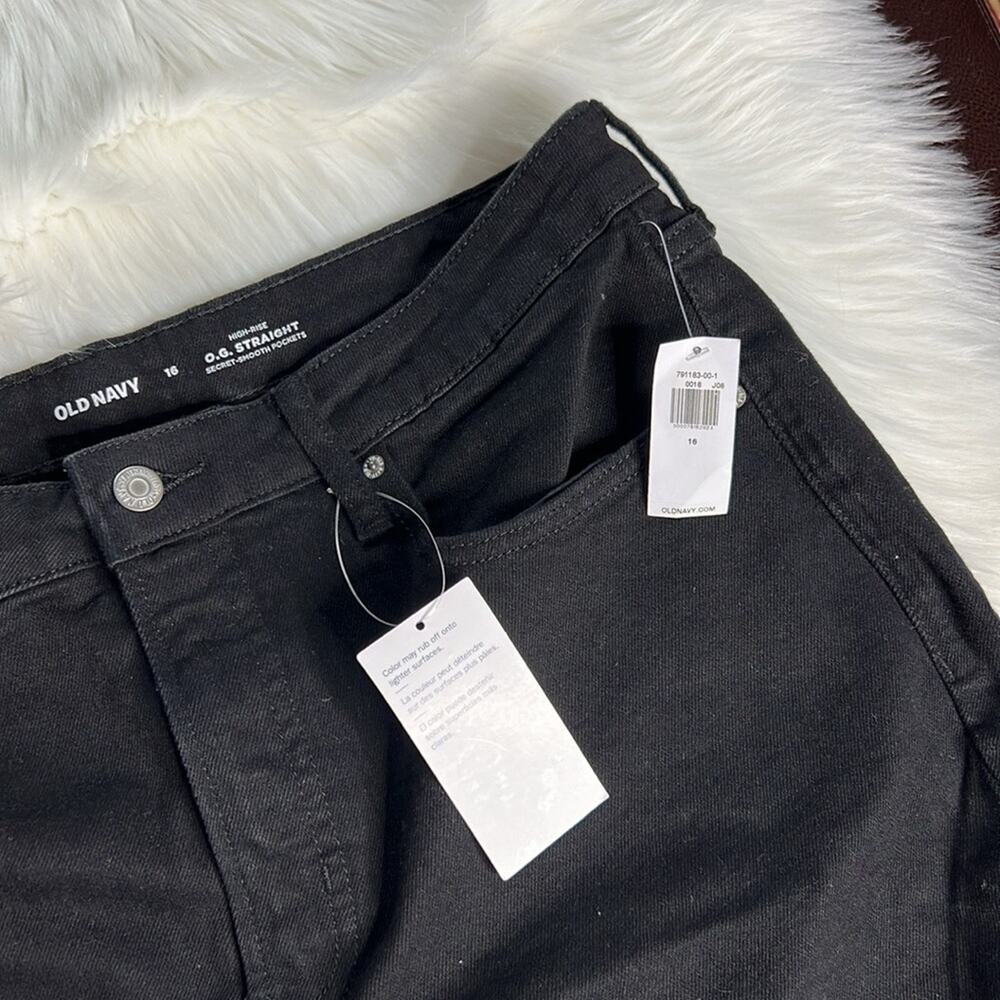 Old Navy Black High Rise OG Straight Shorts - Picture 4 of 5